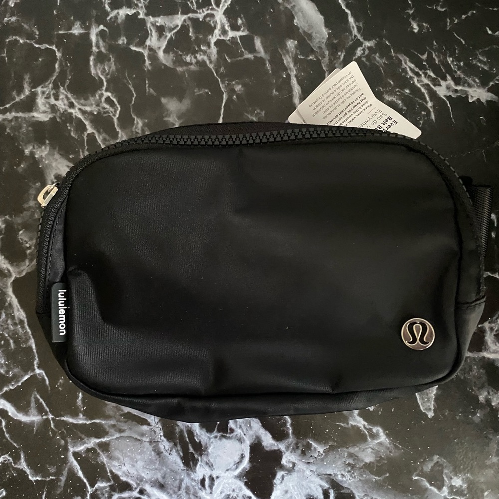 NWT Lululemon Everywhere Belt Bag in Black